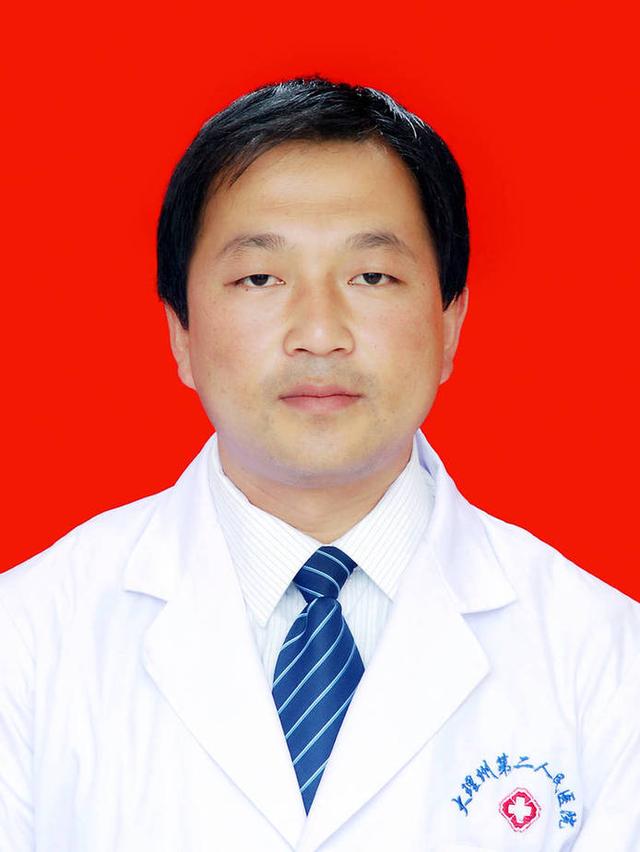 荣誉加身、成果累累，说的就是这位“护士先生”