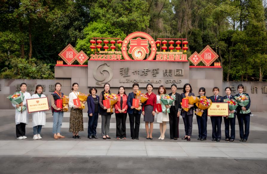 暖心！省妇联党组成员、副主席杨卉莅泸开展送荣誉到基层活动