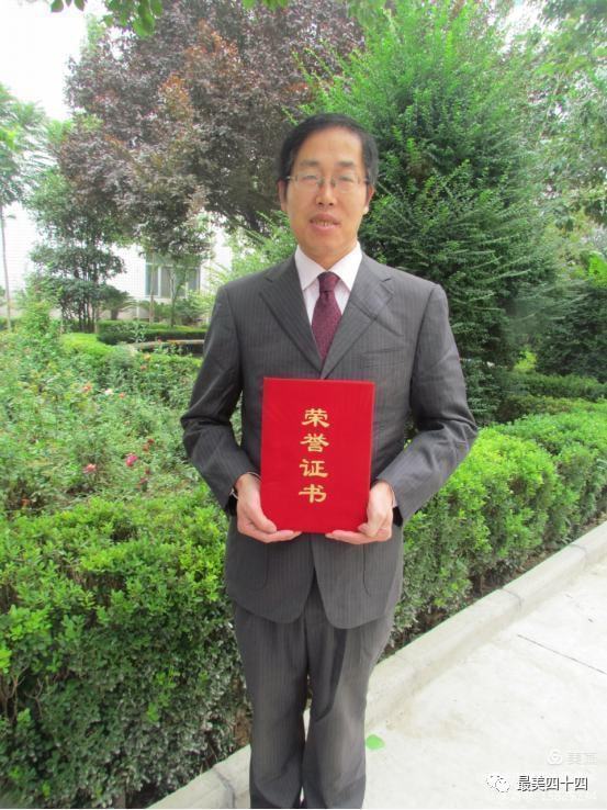 西安市四十四中五位教师荣获“卓越型”“骨干型”教师荣誉称号