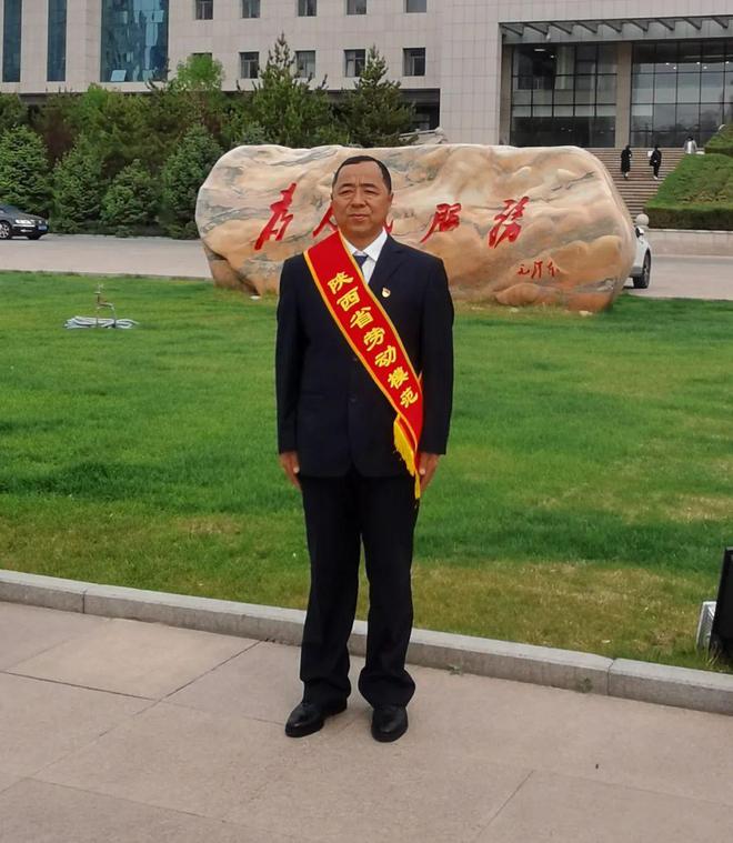 吴堡丁韩民、丁新伟两人获省劳模荣誉称号