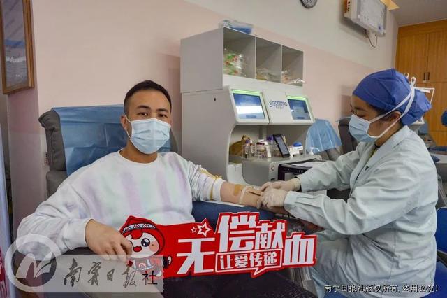 献血光荣 社会推崇！南宁市新增5200名无偿献血者申领无偿献血荣誉卡