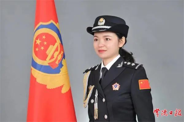 戴贝贝荣获“最美基层高校毕业生”称号