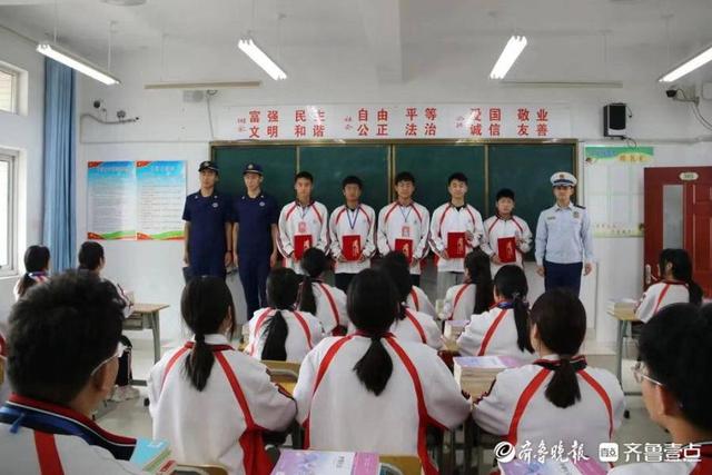 自古英雄出少年！泰安5名学生火灾中见义勇为，消防颁发荣誉证书