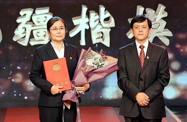 榜样就在身边｜自治区党委宣传部追授江来柱同志“北疆楷模”荣誉称号