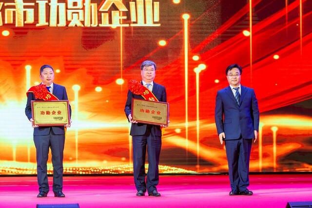 以产业发展推动区域振兴 飞鹤荣获齐齐哈尔市“功勋企业”称号