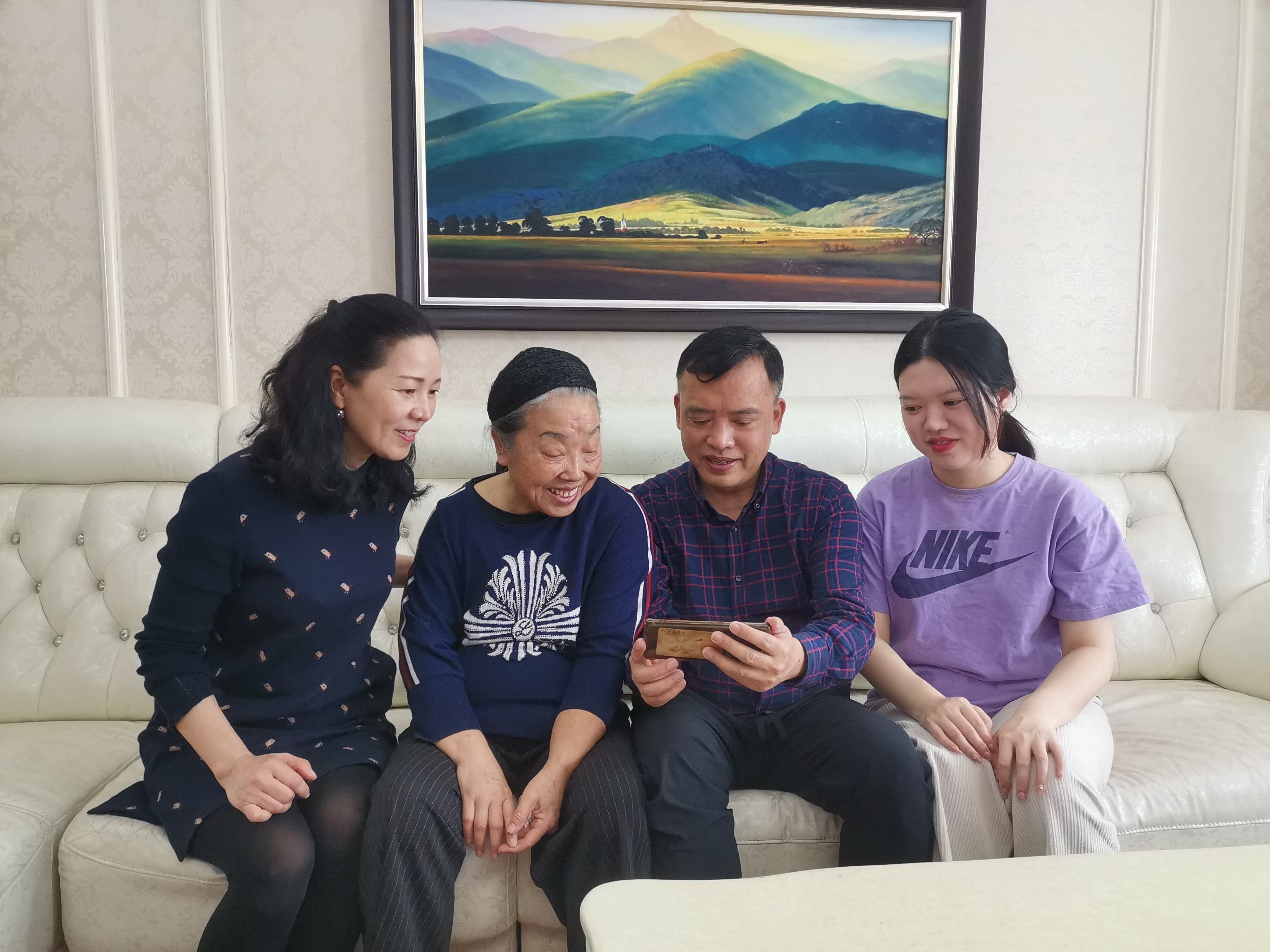 喜报！向东家庭获“全国最美家庭”称号