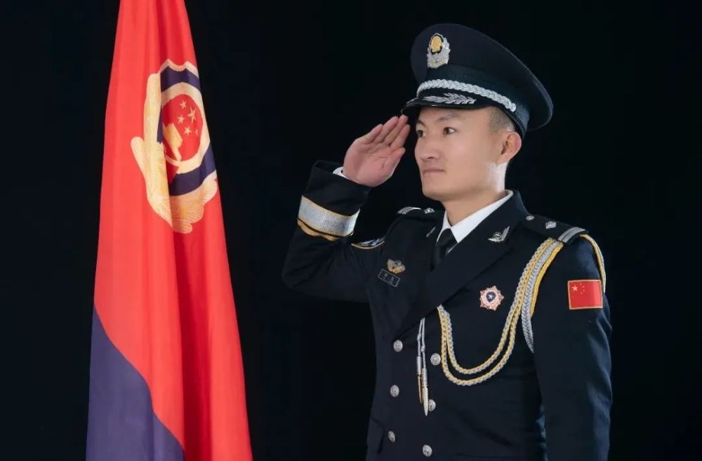 “国字号”荣誉：谢亮同志获评全国优秀人民警察