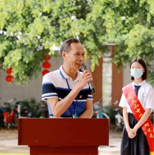 灵山中学荣获“广州写字教育示范学校”称号！书画名家现场赠墨宝