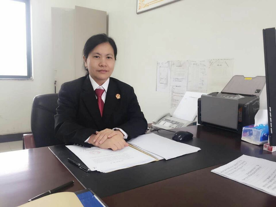 大通法院岳文莲家庭被全国妇联授予“全国五好家庭”称号