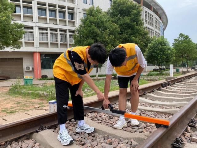 理论与实践结合 湖南高铁职院荣获“振兴杯”全国技能大赛金奖