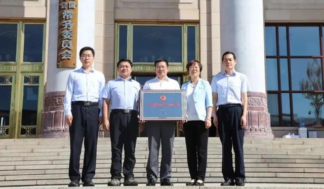 全国人大常委会法工委经济法室二处获全国“人民满意的公务员集体”称号