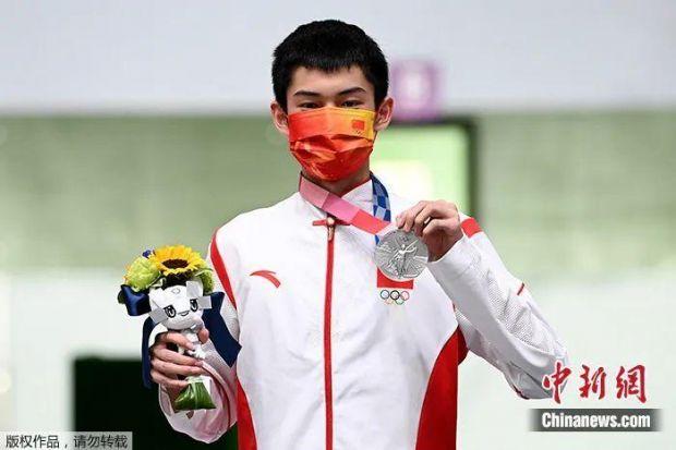 盛李豪、张博文被授予射击项目国际级运动健将称号