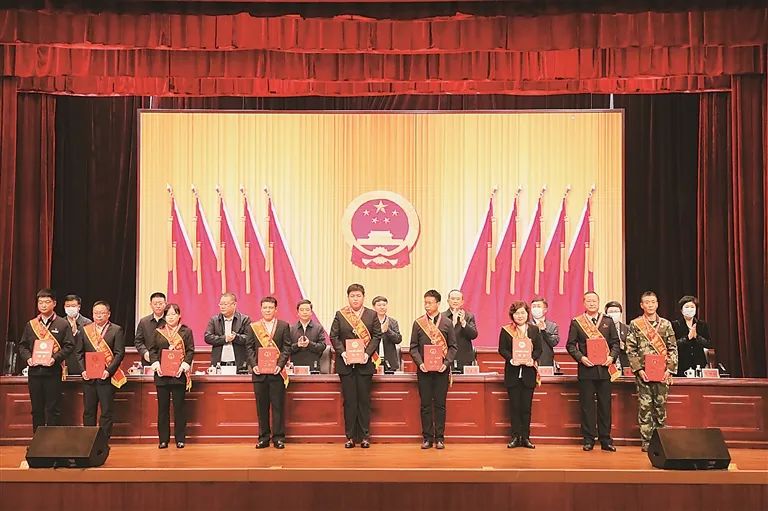 喜报！大兴安岭地区中级人民法院牟静丰法官获“大兴安岭劳动模范”荣誉称号