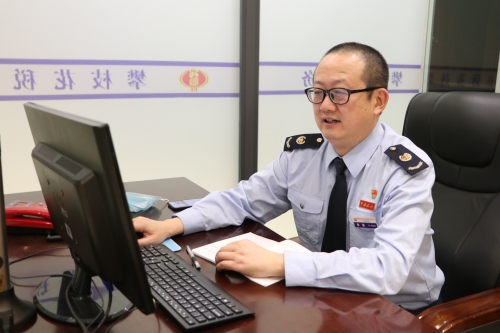 东区税务李谨荣获东区第四届“最美劳动者”荣誉称号