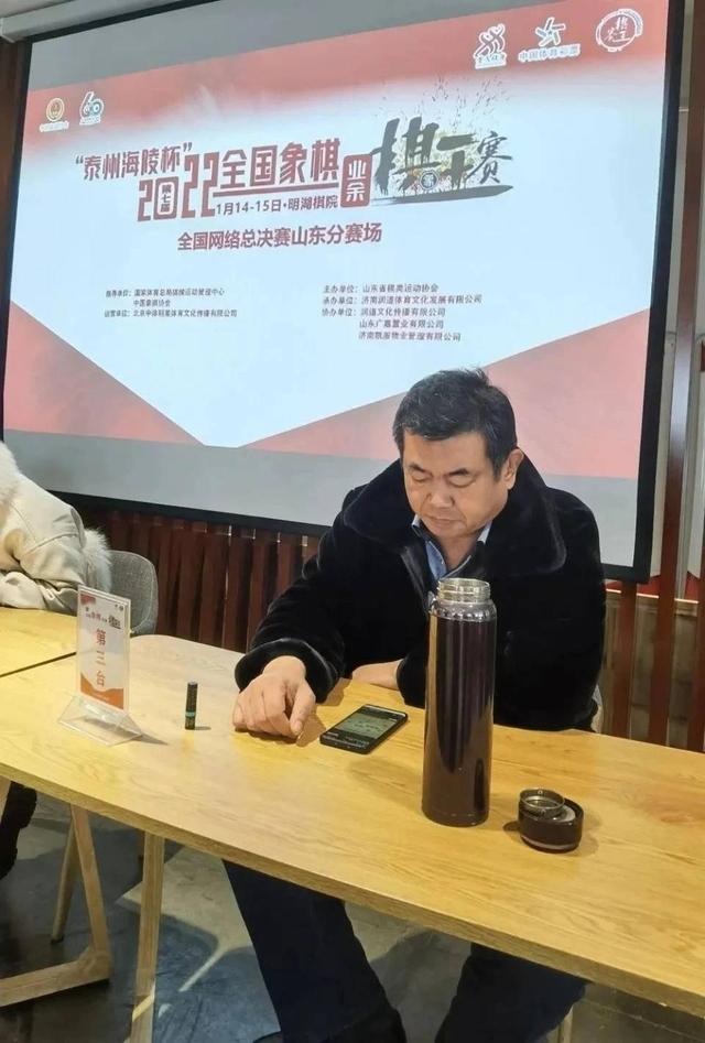 潍坊棋手王伟首获“全国象棋业余棋王”称号