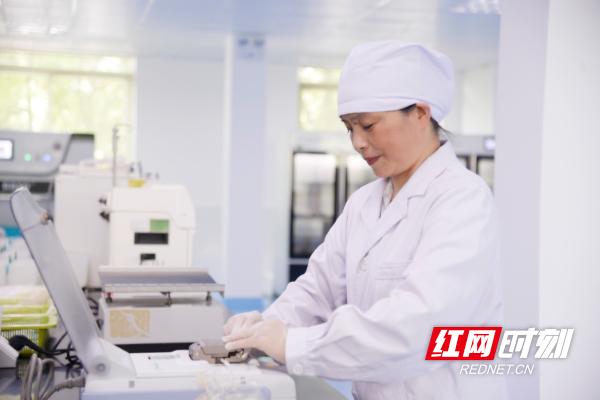 株洲市中心血站王海燕获市“十佳志愿者”荣誉称号