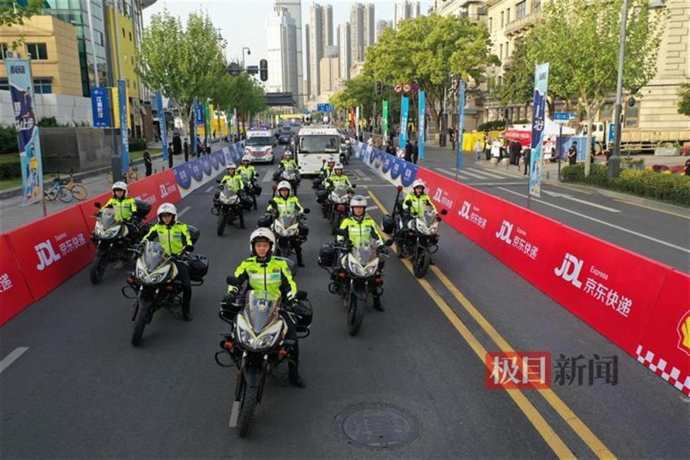 武汉交管局直属大队团支部，被授予全国五四红旗团支部称号