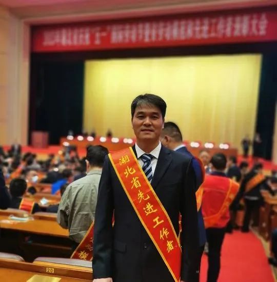 荆州一医肝胆胰外科主任鲁号锋荣获“湖北省先进工作者”称号