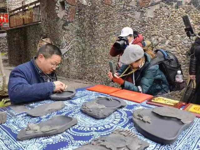 岑巩县周永平等三人获第四批黔东南州级非物质文化传承人称号