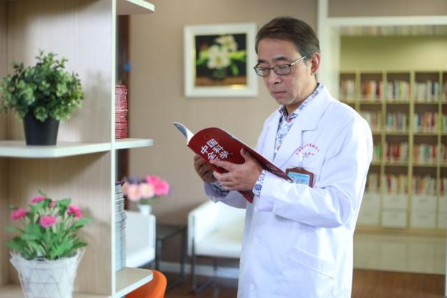 TA荣获2023年“上海市优秀社区卫生管理者”称号