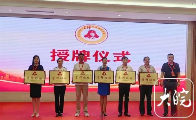 六安6路公交线荣获“雷锋班组”称号