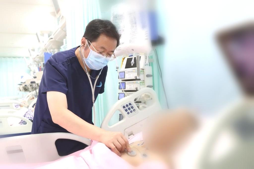 西安高新医院两名医生获西安市2023年“最美医师”称号