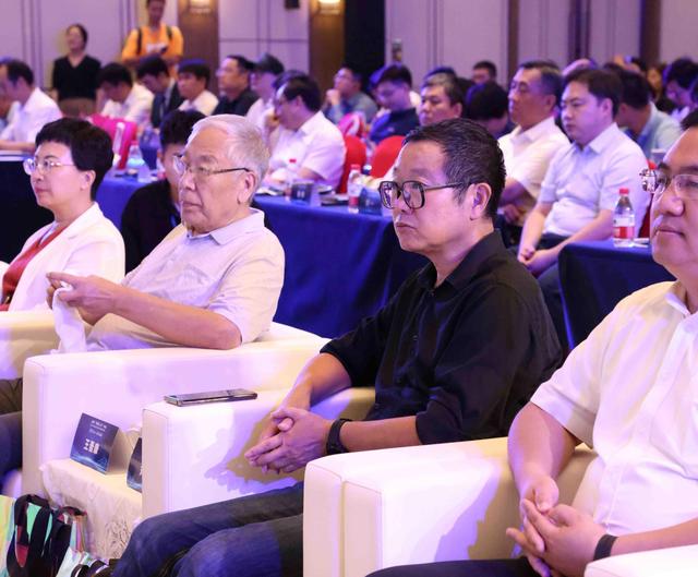 刘慈欣获评“荣誉景贤人才”称号