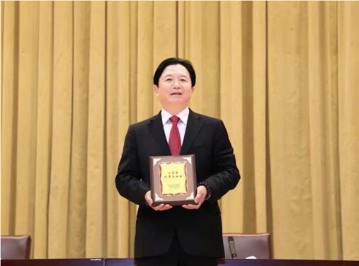 通鼎集团董事局主席沈小平荣获“江苏省优秀企业家”称号，获江苏省表彰