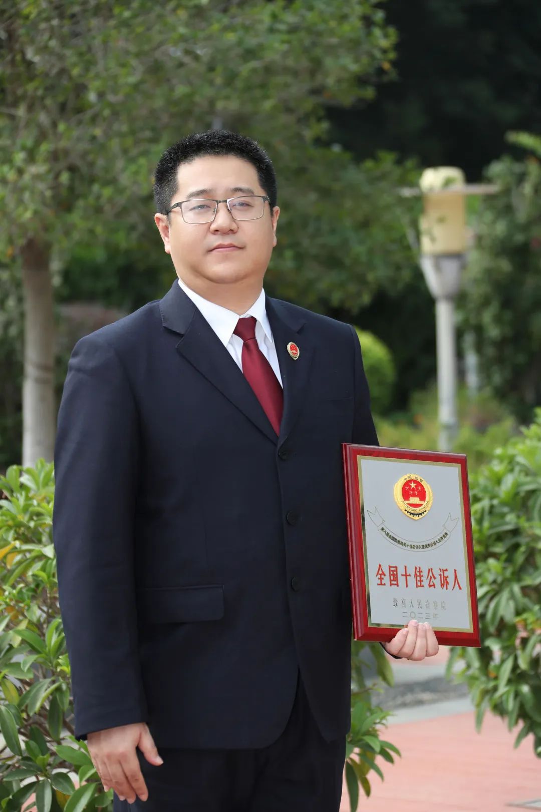 深圳检察人再获“全国十佳公诉人”称号，谢晶晶载誉而归！