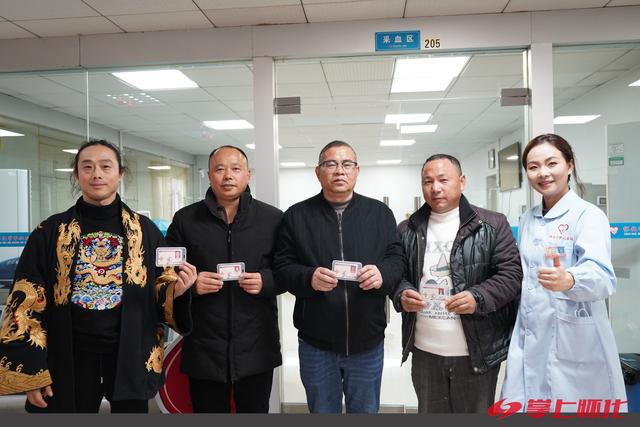 怀化发放首批“爱心献血献髓荣誉卡” 212人可持此卡免费乘公交车