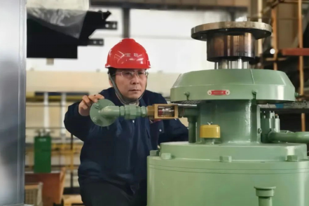 苏州黄埭镇企业工程师雷雨田获评“江苏工匠”称号