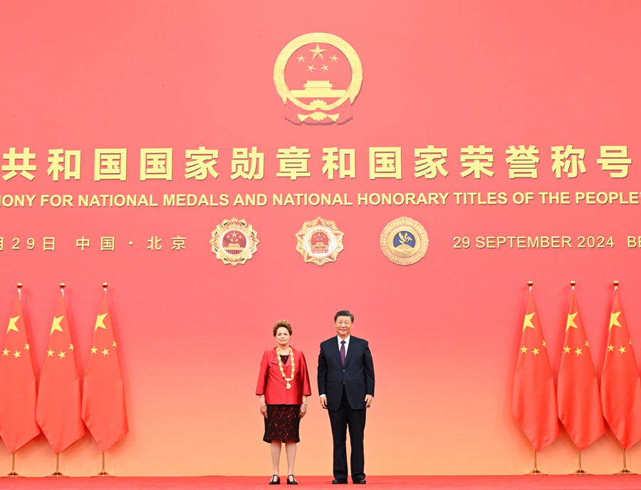 中华人民共和国国家勋章和国家荣誉称号颁授仪式在北京隆重举行