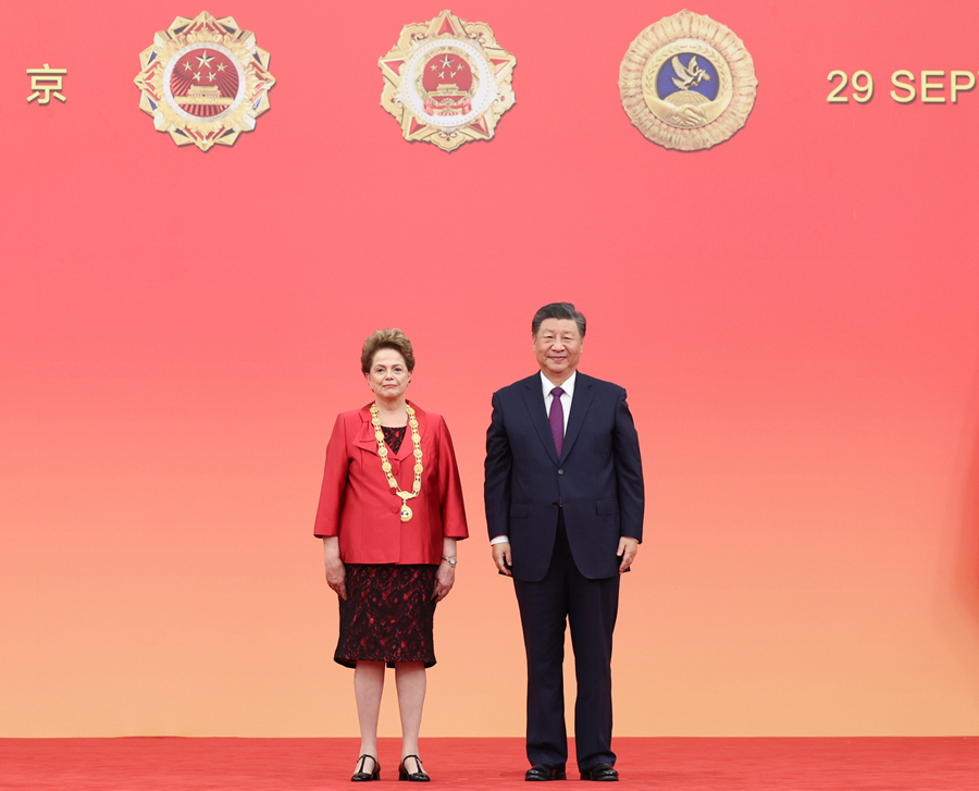 中华人民共和国国家勋章和国家荣誉称号颁授仪式在北京隆重举行