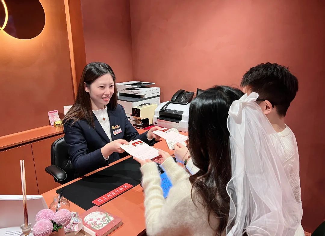 虹口的她获得“上海市金牌婚登员”荣誉称号