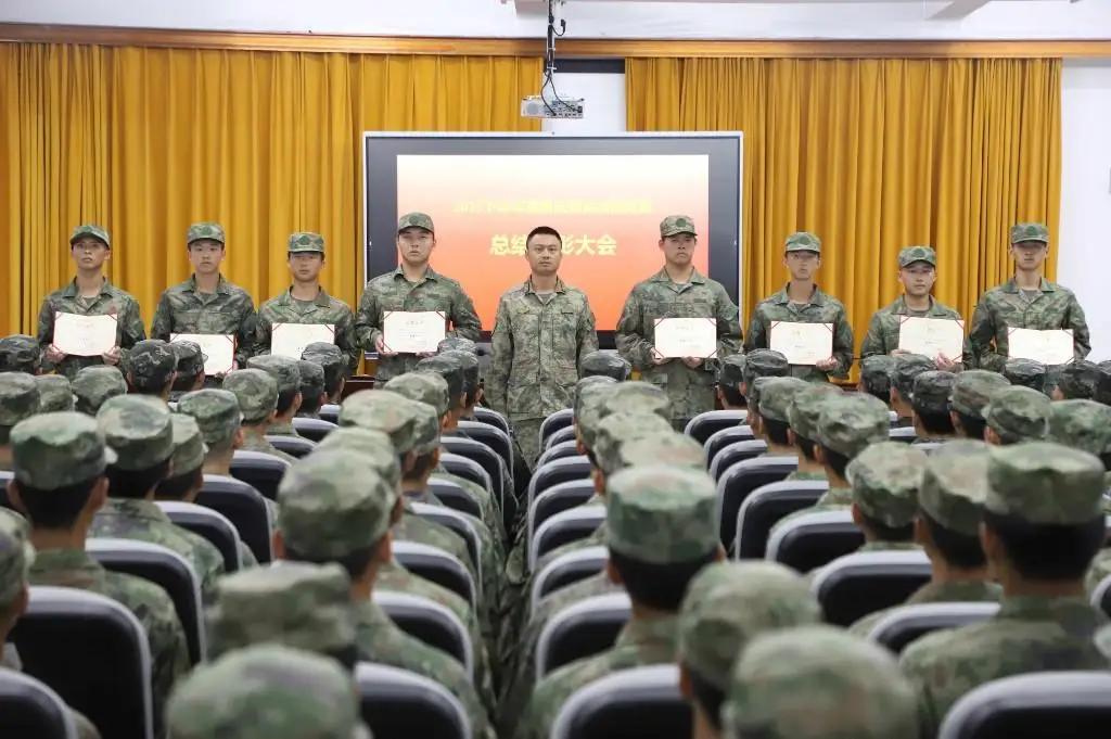 荣誉闪耀兵之初！汕头潮南区新兵带着“第一份荣誉”奔赴军营