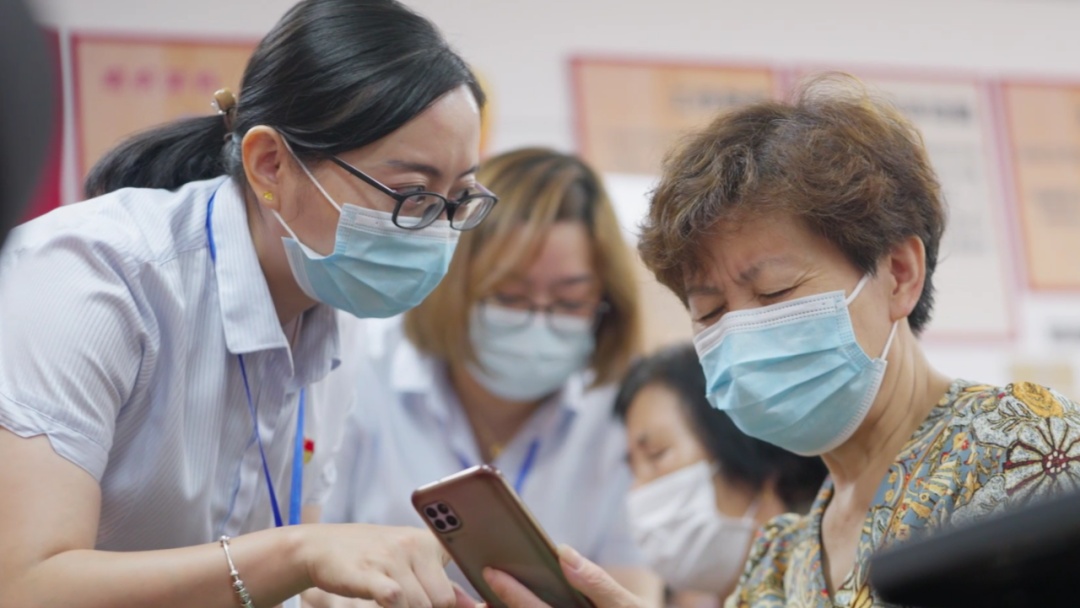 华新镇社区事务受理服务中心44项集体荣誉的背后